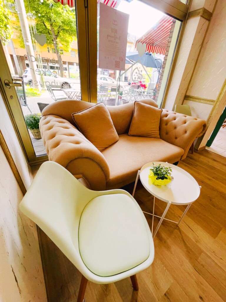 Café Krümel Sofa